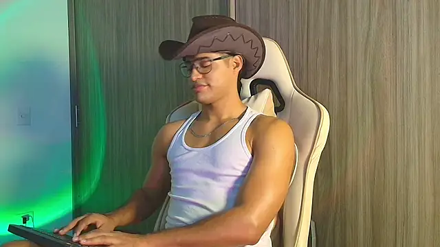 Jimmy Leeh  online show from October 31, 4:03 am