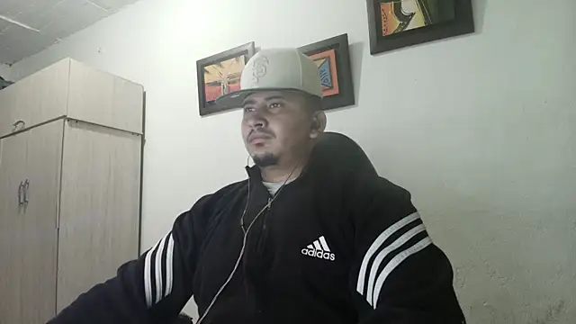 Snapshot of myke_andrade chatting on October 10, 3:55 am myke andrade online show from October 10, 3:55 am