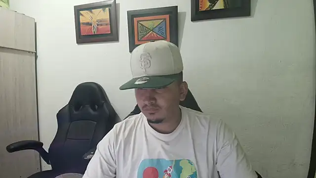 Snapshot of myke_andrade chatting on October 6, 4:06 am myke andrade online show from October 6, 4:06 am