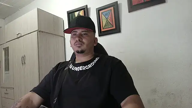 Snapshot of myke_andrade chatting on September 24, 3:39 am myke andrade online show from September 24, 3:39 am