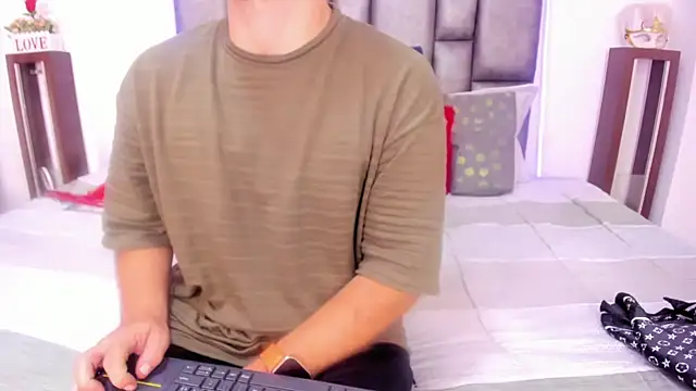 michacosio online show from August 5, 2:27 am