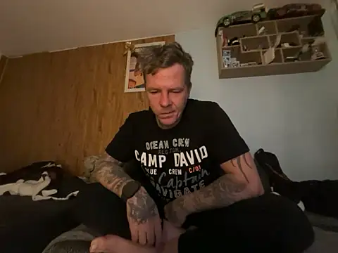 steveindahouse online show from December 1, 2:14 am