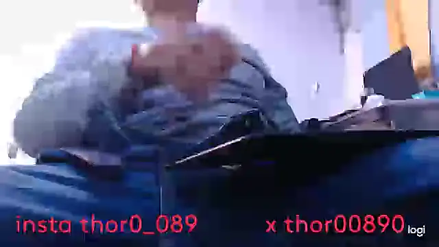 Snapshot of thor000089 chatting on September 30, 3:23 am thor000089 online show from September 30, 3:23 am