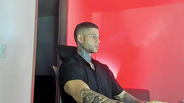  jamesleandros1 online show from April 21, 1:42 am