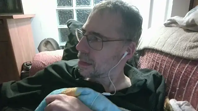 ptitcanard60600 online show from April 8, 9:45 pm