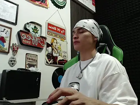 Curly Angel24 online show from November 30, 1:18 am