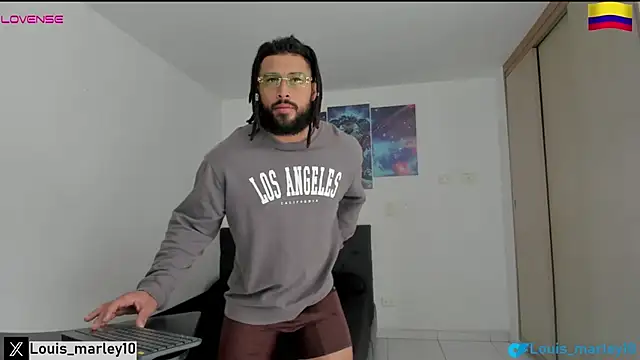 Snapshot of Louis_marley__ chatting on October 12, 4:01 pm Louis marley online show from October 12, 4:01 pm