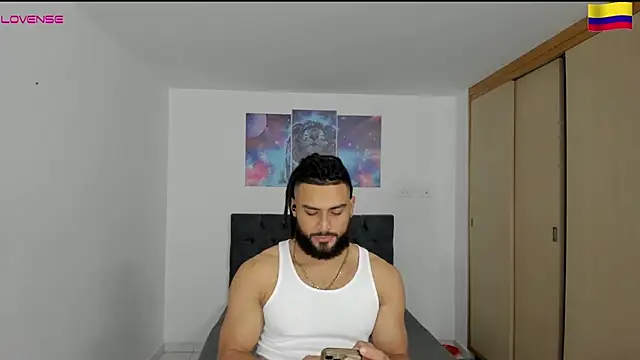 Snapshot of Louis_marley__ chatting on December 15, 11:20 pm Louis marley online show from December 15, 11:20 pm