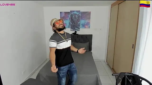 Snapshot of Louis_marley__ chatting on December 30, 10:01 pm Louis marley online show from December 30, 10:01 pm