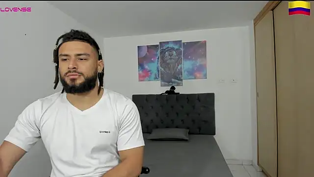 Snapshot of Louis_marley__ chatting on December 28, 11:48 pm Louis marley online show from December 28, 11:48 pm