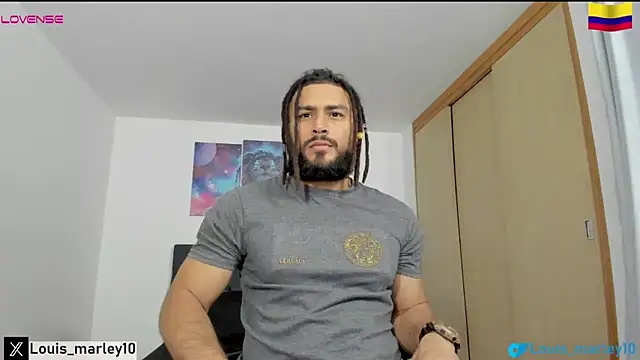 Snapshot of Louis_marley__ chatting on January 29, 11:35 pm Louis marley online show from January 29, 11:35 pm