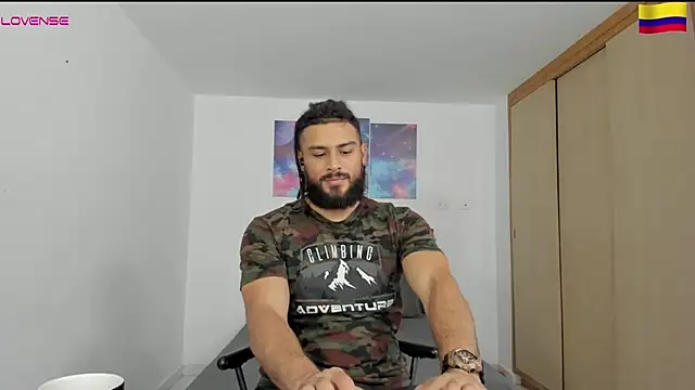 Snapshot of Louis_marley__ chatting on December 12, 10:31 pm Louis marley online show from December 12, 10:31 pm