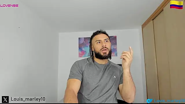 Snapshot of Louis_marley__ chatting on December 4, 10:30 pm Louis marley online show from December 4, 10:30 pm