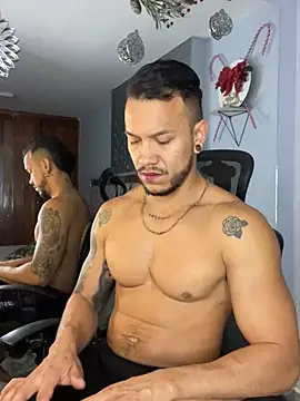 ARON TAYLER01 online show from December 12, 12:44 pm