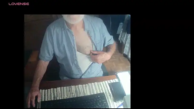 Snapshot of terrybare chatting on October 12, 4:34 pm terrybare online show from October 12, 4:34 pm