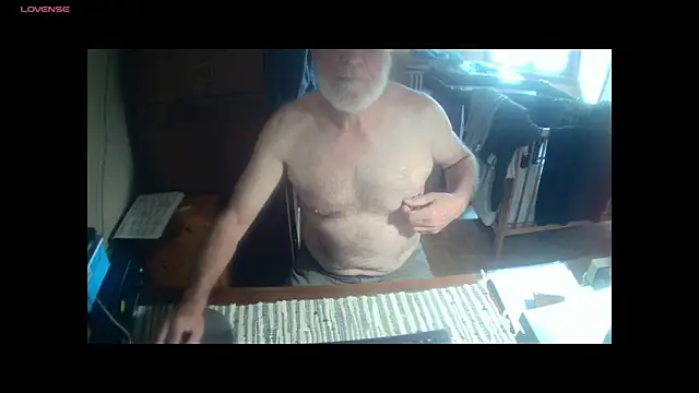 Snapshot of terrybare chatting on October 18, 1:27 pm terrybare online show from October 18, 1:27 pm