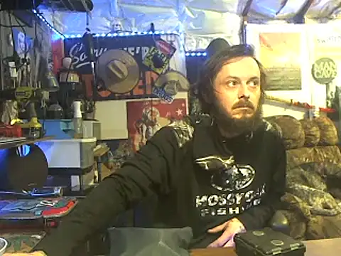 Snapshot of CloudDadddyyy420 chatting on October 17, 2:15 am CloudDadddyyy420 online show from October 17, 2:15 am