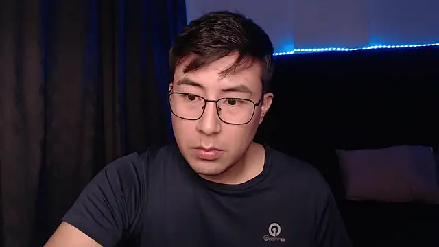 andrewmhilton  online show from March 27, 6:06 am