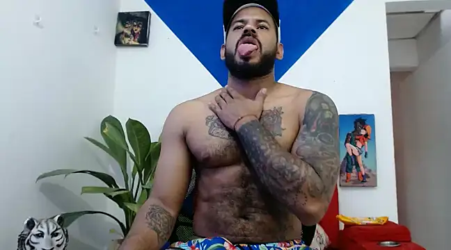 Snapshot of Damian64420 chatting on January 4, 9:20 pm Damian64420 online show from January 4, 9:20 pm