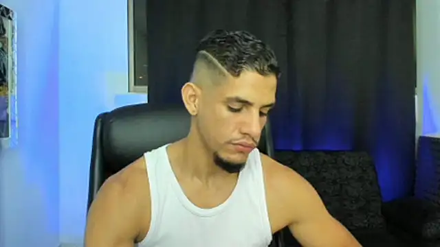 jhonnysnow17 online show from April 27, 12:51 am