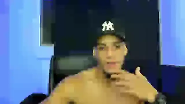 jhonnysnow17 online show from April 23, 6:29 am