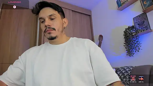 alejandro stark online show from July 22, 9:51 pm
