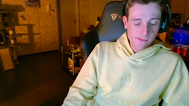 Str8boyy online show from December 26, 3:06 am