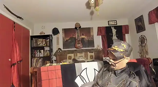 Snapshot of RoosterWabbit chatting on February 26, 5:42 am RoosterWabbit online show from February 26, 5:42 am