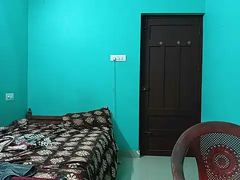 Sultryandrews online show from April 24, 4:20 pm