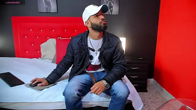 Snapshot of Thiagogomez chatting on January 4, 12:38 pm Thiagogomez online show from January 4, 12:38 pm