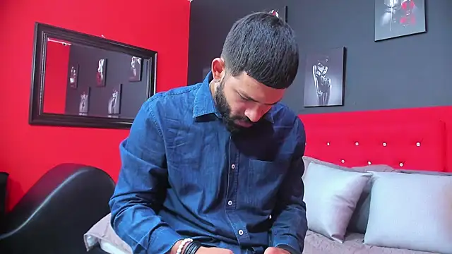 Snapshot of Thiagogomez chatting on March 8, 12:28 pm Thiagogomez online show from March 8, 12:28 pm