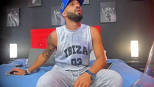 Snapshot of Thiagogomez chatting on February 21, 12:28 pm Thiagogomez online show from February 21, 12:28 pm