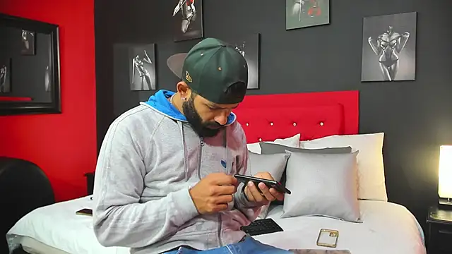 Snapshot of Thiagogomez chatting on March 22, 12:25 pm Thiagogomez online show from March 22, 12:25 pm