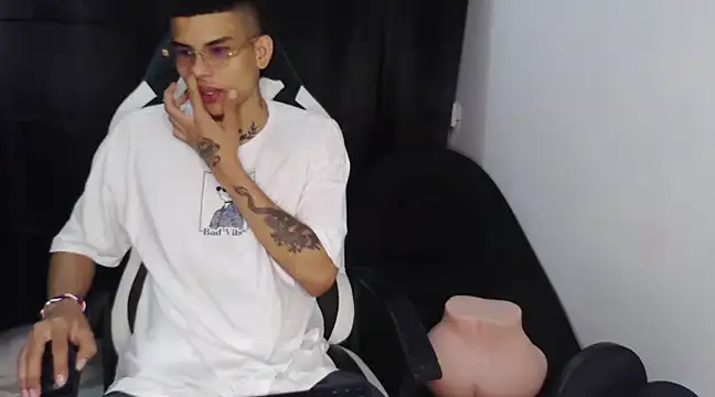 hot king20 online show from March 4, 8:38 pm