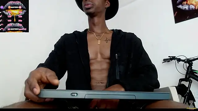 Snapshot of drake_brwon_23 chatting on February 17, 11:34 am drake brwon 23 online show from February 17, 11:34 am