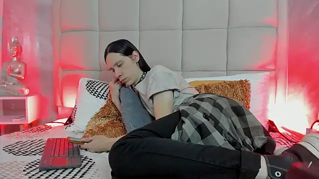 Hecatee 77 online show from February 18, 7:55 pm