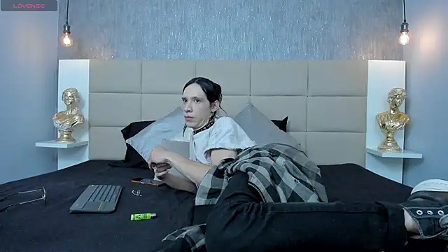 Hecatee 77 online show from April 24, 7:38 pm