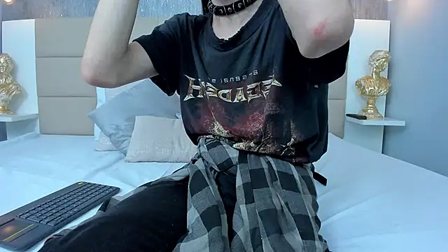 Hecatee 77 online show from March 18, 7:50 pm