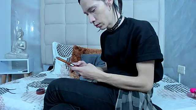 Hecatee 77 online show from February 28, 8:30 pm