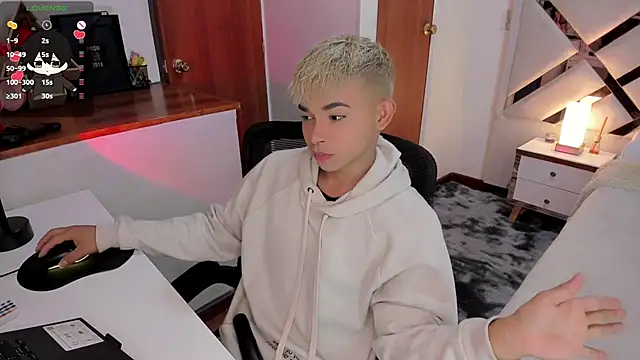 Snapshot of Austin_connor_ chatting on December 18, 10:13 pm Austin connor  online show from December 18, 10:13 pm