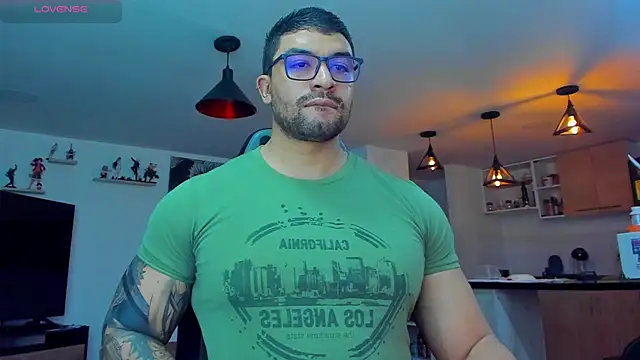Snapshot of Michael_Diamond chatting on February 11, 12:38 am Michael Diamond online show from February 11, 12:38 am