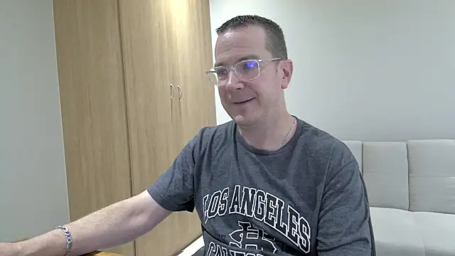 BrettJ81 online show from March 25, 2:54 pm