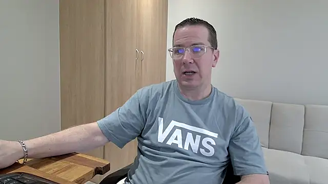 BrettJ81 online show from November 2, 1:48 pm