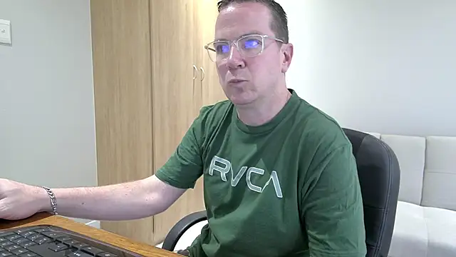 BrettJ81 online show from November 23, 1:11 pm