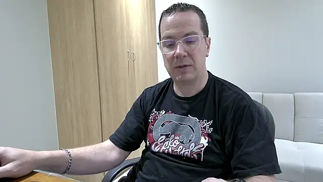 BrettJ81 online show from November 6, 2:53 pm