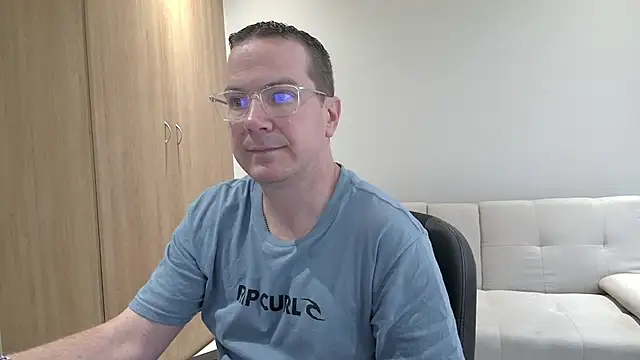 BrettJ81 online show from November 26, 2:42 pm