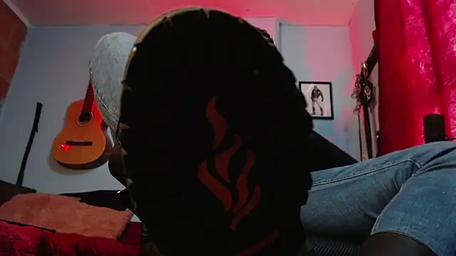 dom2travelersss online show from September 18, 9:06 pm