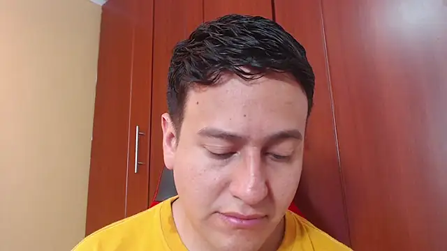Snapshot of oliver_price1 chatting on December 16, 9:20 pm oliver price1 online show from December 16, 9:20 pm