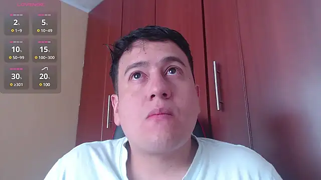 Snapshot of oliver_price1 chatting on March 19, 8:32 pm oliver price1 online show from March 19, 8:32 pm