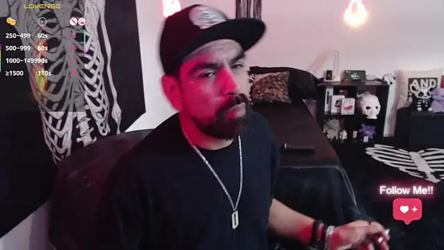 soyelcarlitos  online show from April 17, 1:19 am